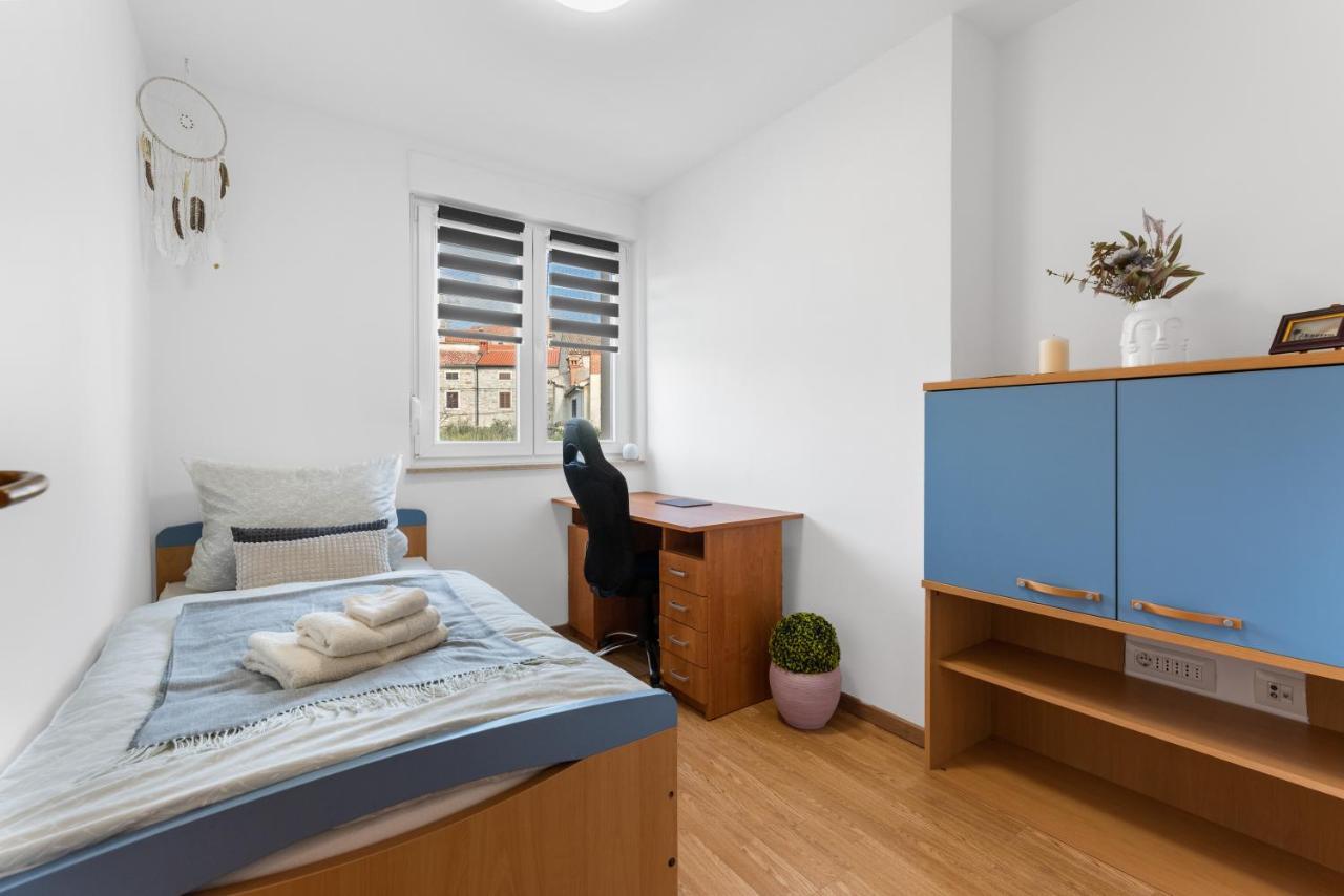 Mdm Apartment *